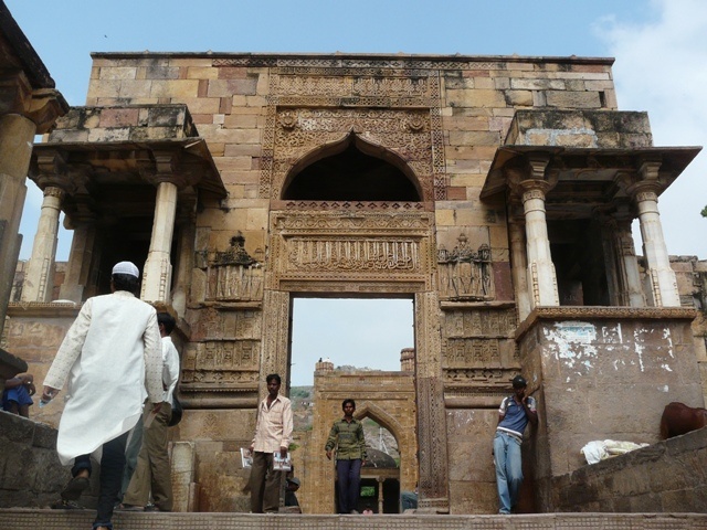 Adhai_Din-ka-Jhonpra_Entrance_gateway.